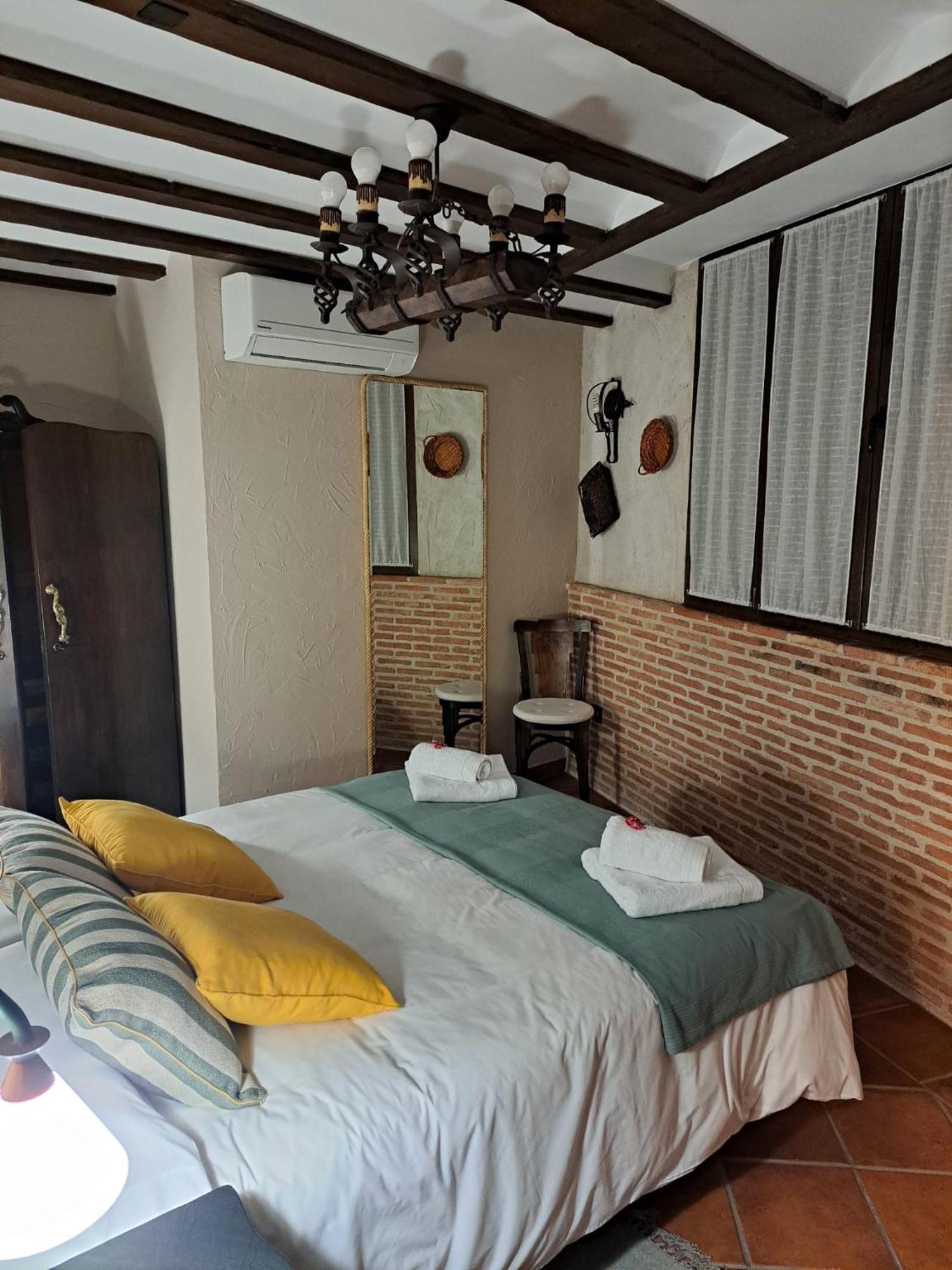 Casa Rural La Bodega, Ofrece Cata De Vino Gratis Horche Zewnętrze zdjęcie