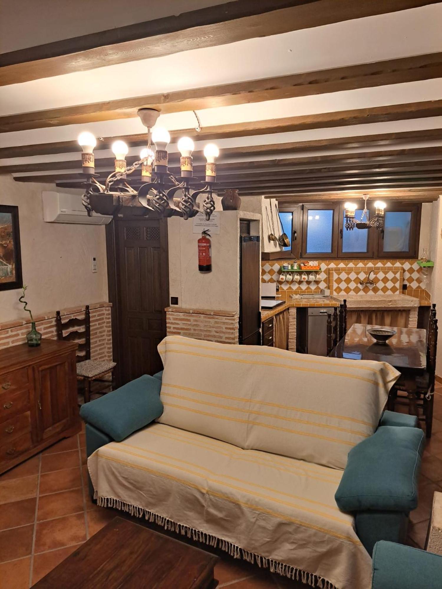 Casa Rural La Bodega, Ofrece Cata De Vino Gratis Horche Zewnętrze zdjęcie